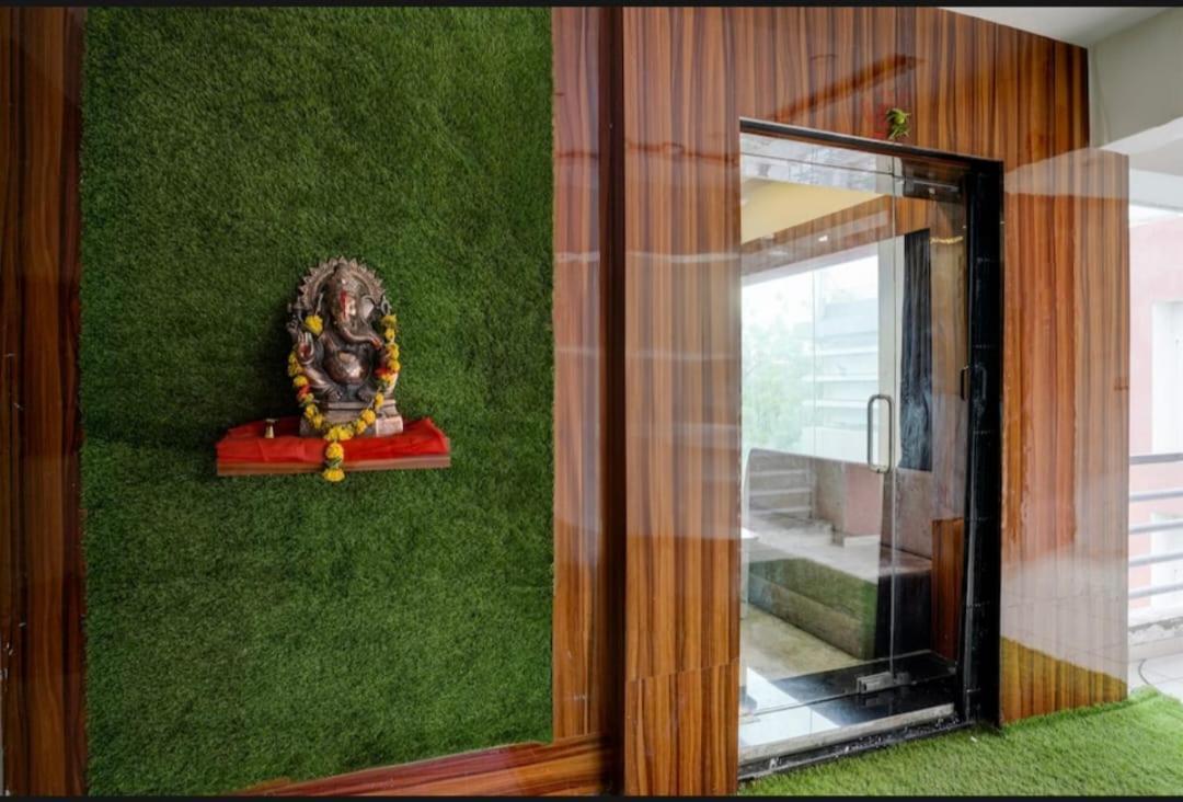 Hotel Shubham Inn Thaltej Αχμπανταμπάντ Εξωτερικό φωτογραφία